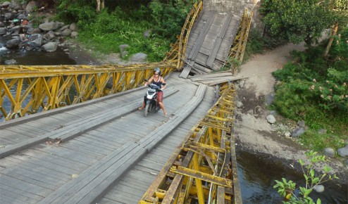 Bali routes et chemins peu pratiquables en scooter automatique